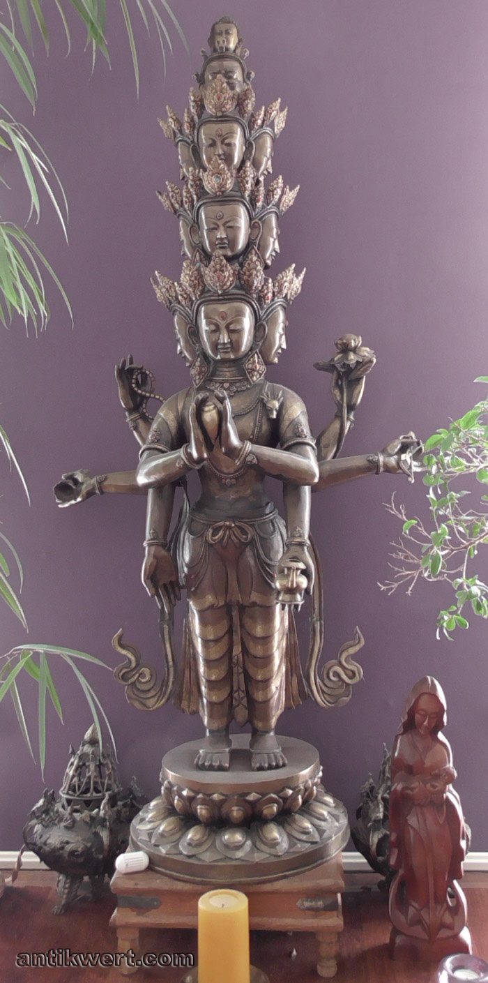 Avalokiteshvara-Ekadasha-Maharunika-296 in Wohnung