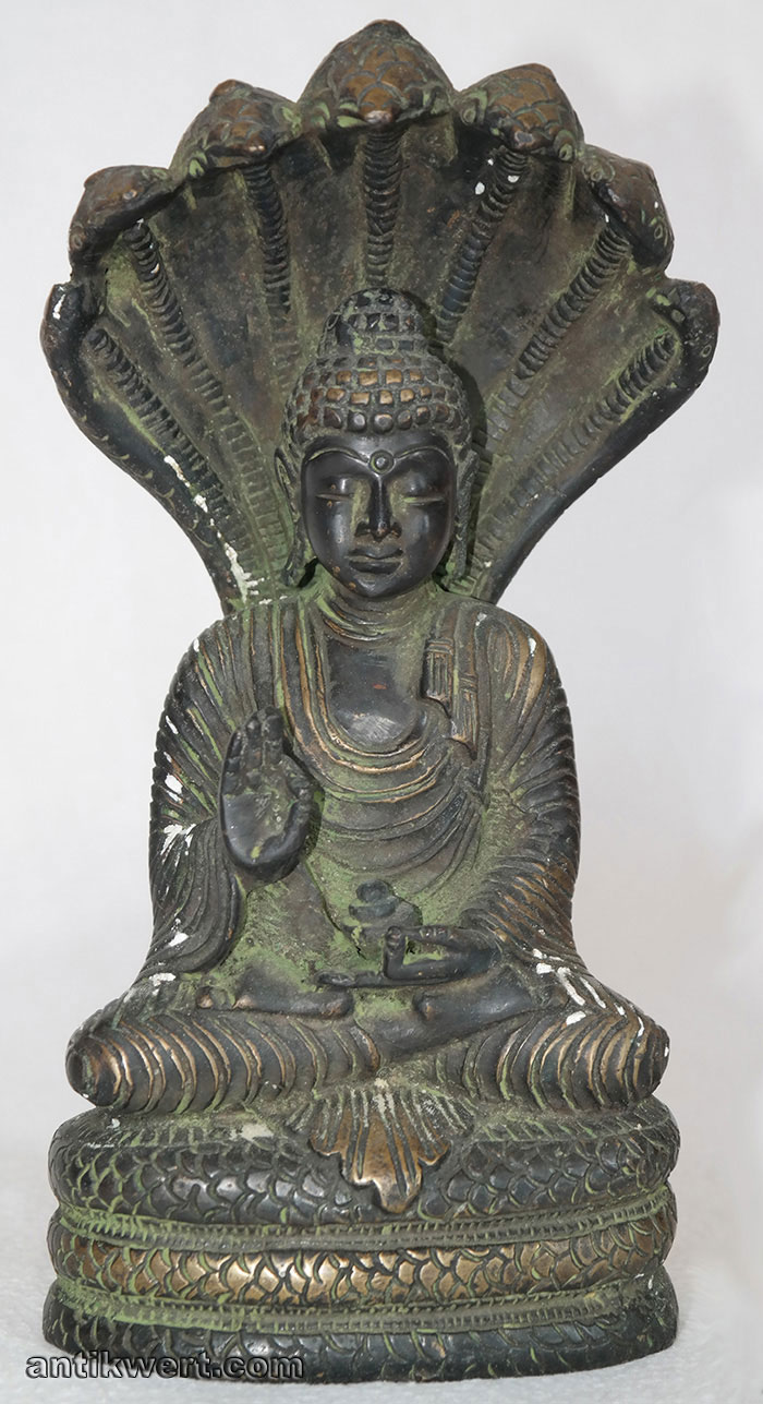 Buddha-Amogasiddhi-111 mit Cobra-Schirm