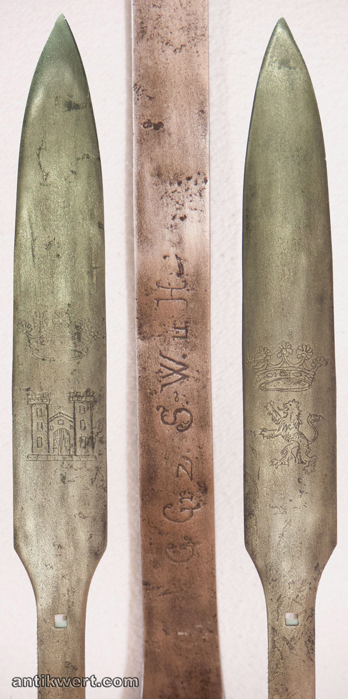 Gravuren auf der Klinge von Sauschwert-708