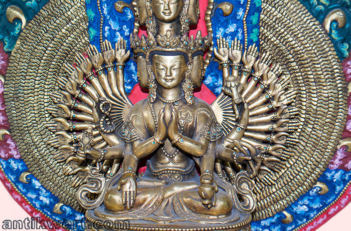 Avalokiteshvara-Sahasrabhuja-sitzend-221 in Detailansicht
