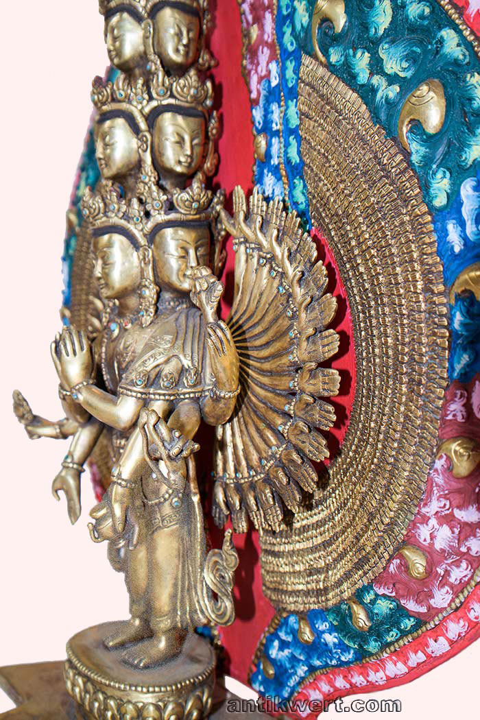 Avalokiteshvara-Sahasrabuja-stehend-222 in Seitenansicht 1