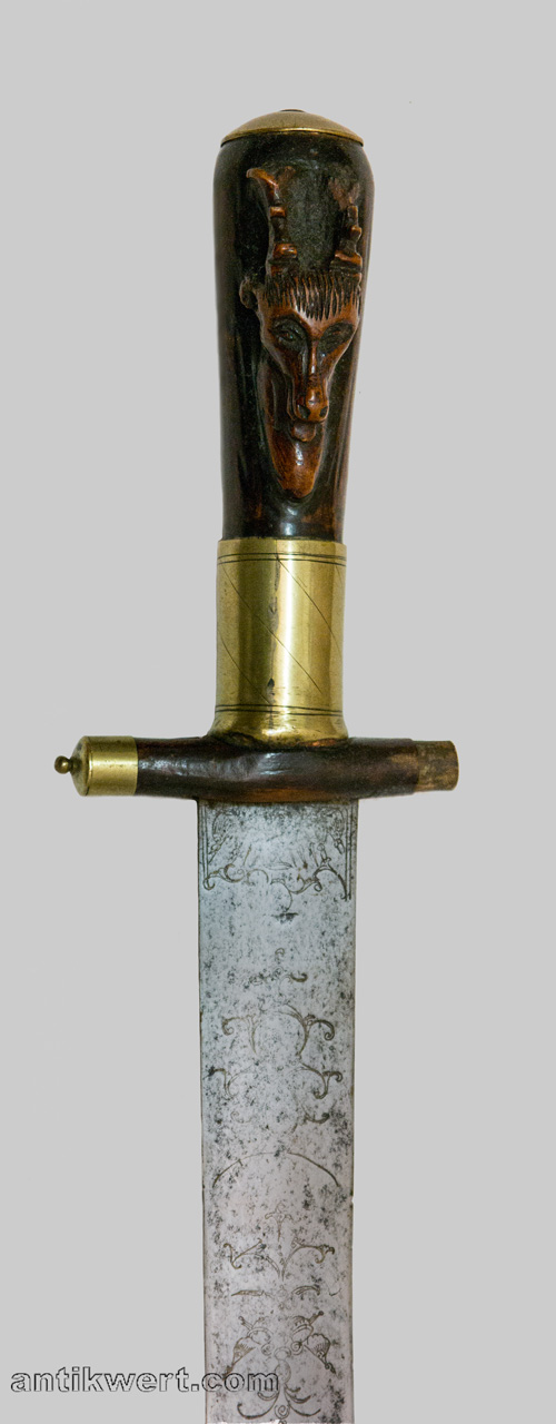 mesingmontierter hirschfaenger-639 mit geschnitztem hirschkopf aus holz