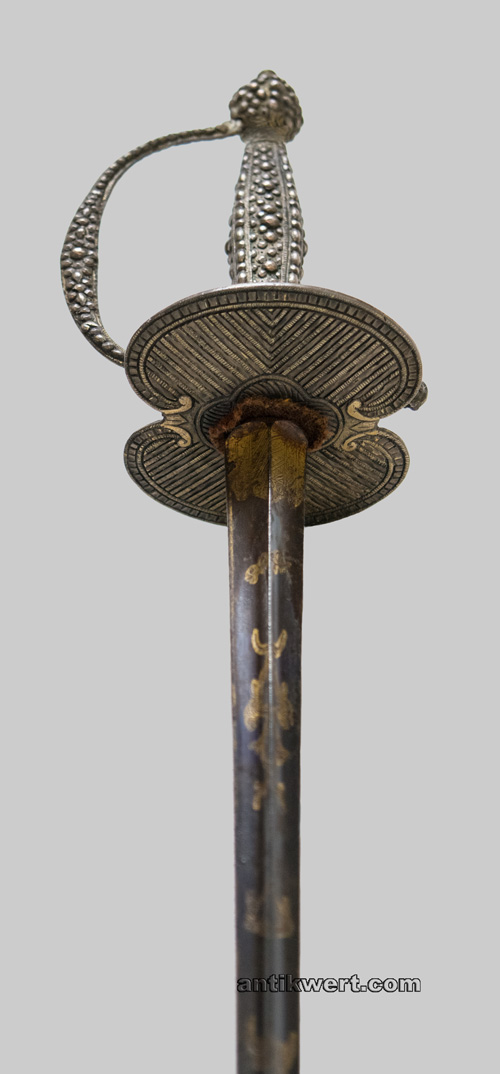 klinge von degen-655 mit blaeuung und vergoldeter zieraetzung
